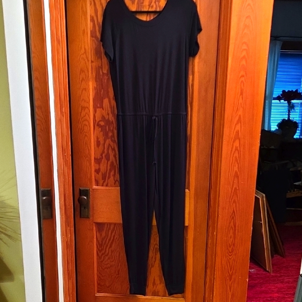 Elegant Black Jumpsuit Size Xl